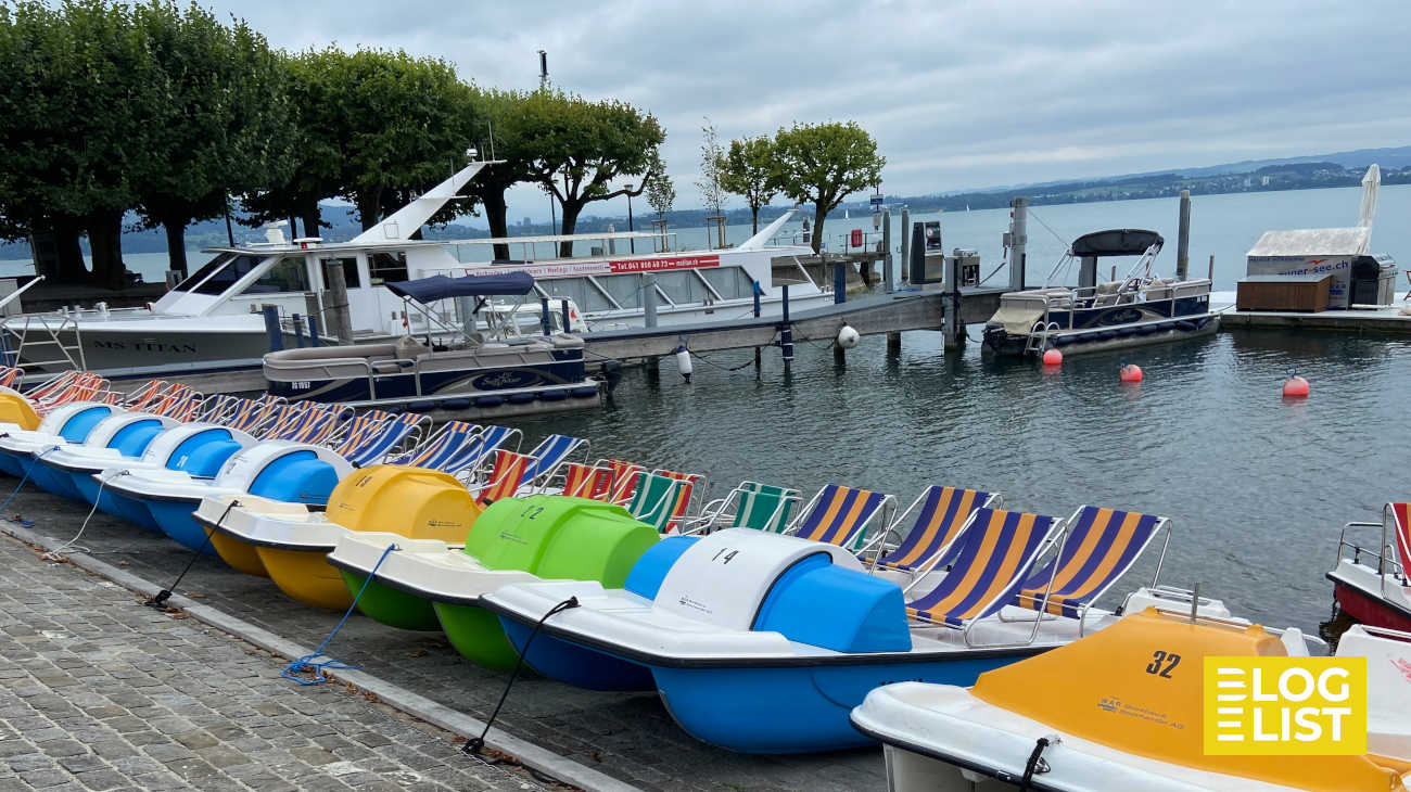[StadtZug] The Lake Life: Pedalo Boats at Lake as Activity for Everyone